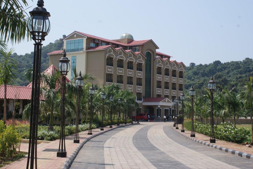 Hotel Sea N Rock Thane Exterior photo