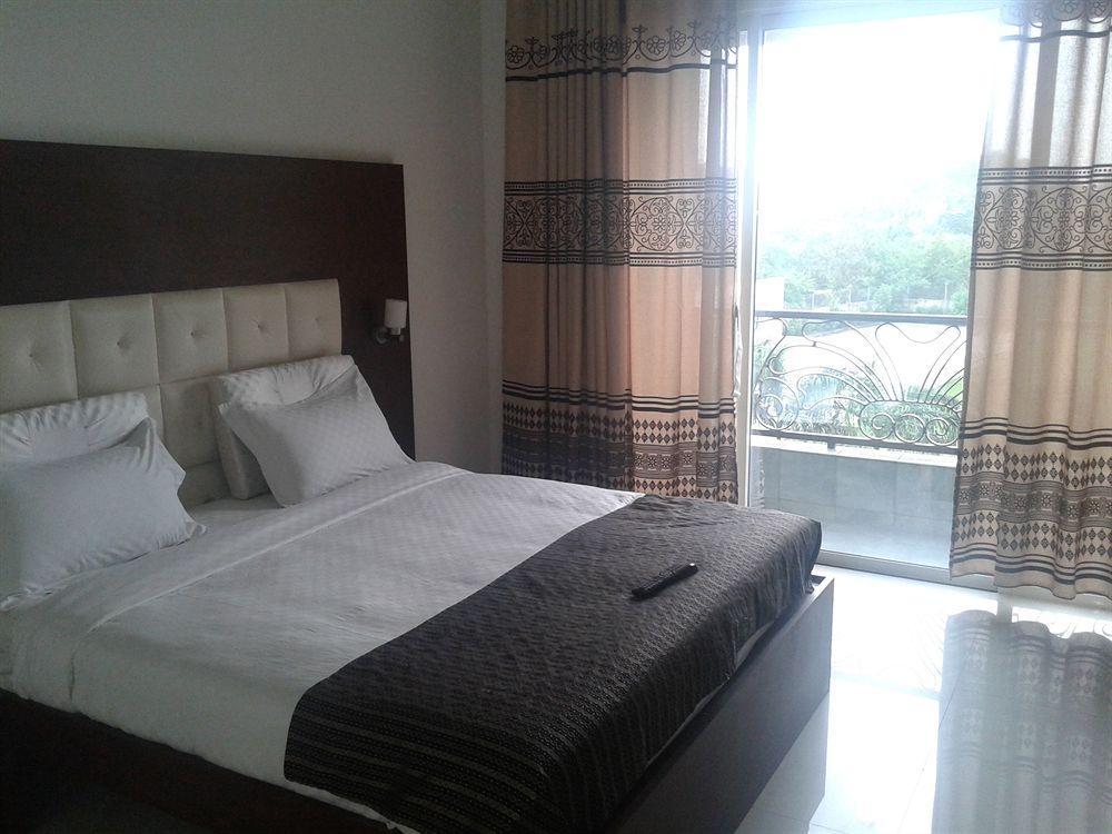 Hotel Sea N Rock Thane Exterior photo