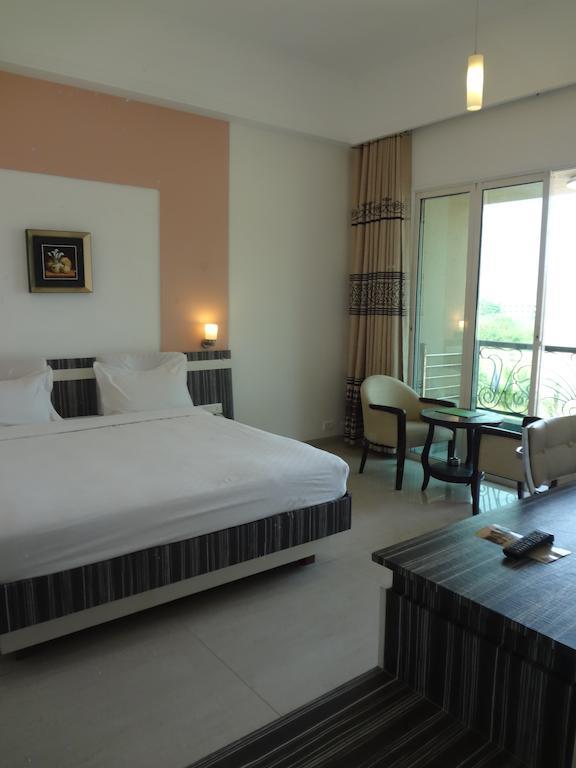 Hotel Sea N Rock Thane Exterior photo