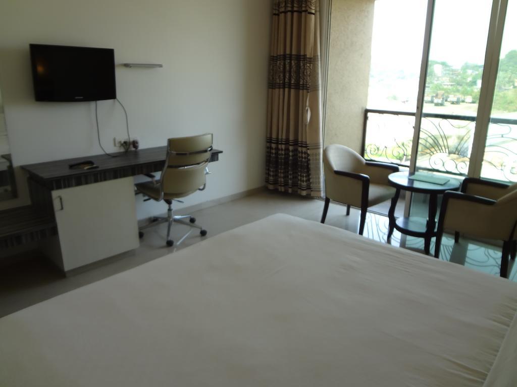 Hotel Sea N Rock Thane Exterior photo