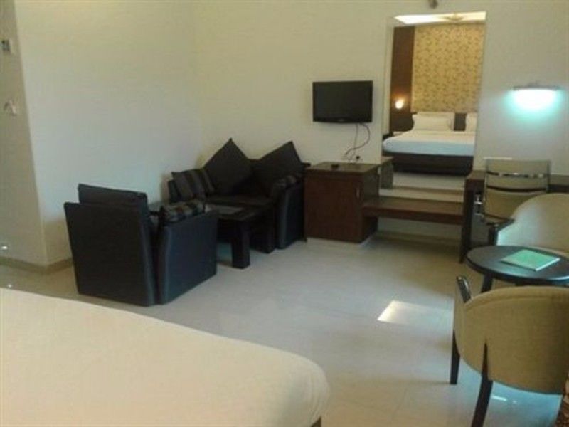 Hotel Sea N Rock Thane Exterior photo